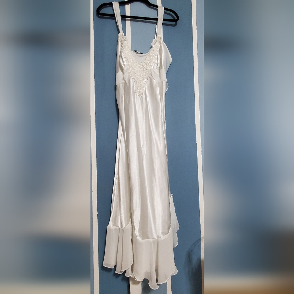 Elegant Bridal White Satin Dress with Lace Detail And Beading, Size XL